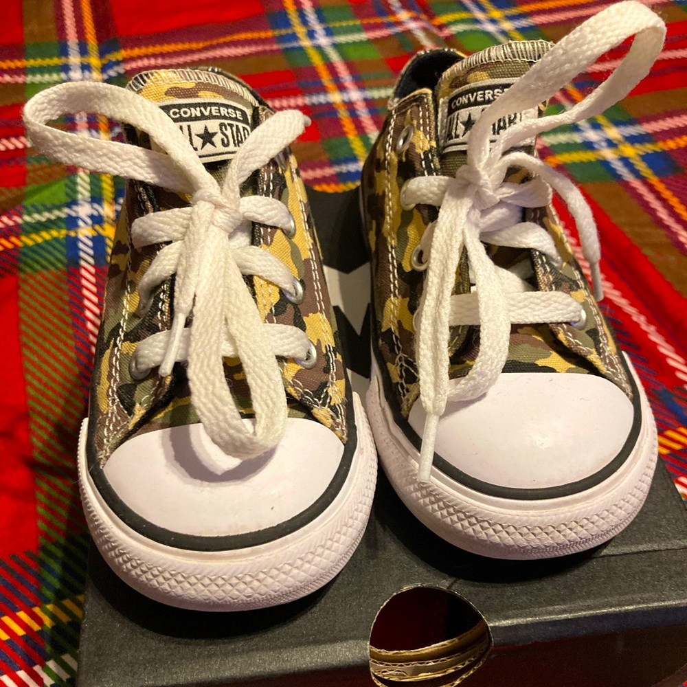 *USED* Converse low top Camo Toddler 7C (Camo)